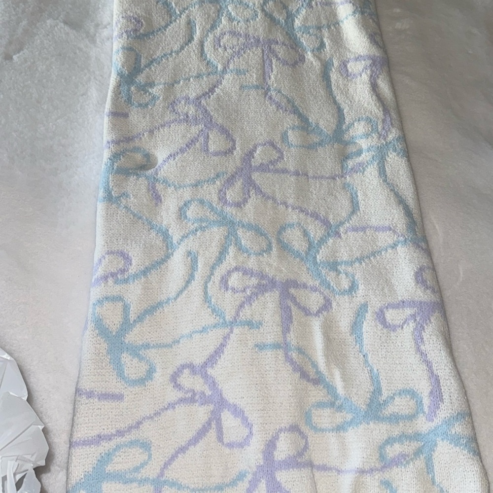 NWT - Envogue Bow ribbon blue and purple Throw